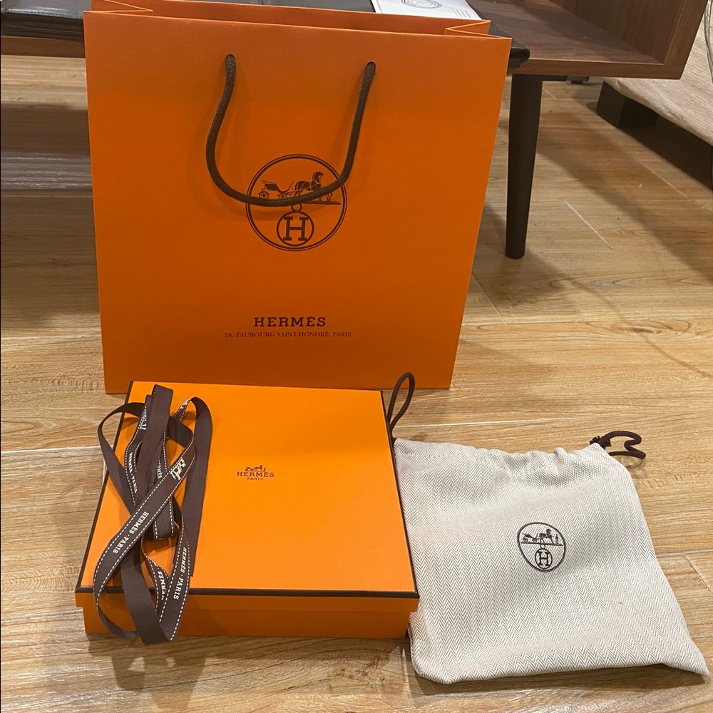 New authentic Hermes empty box with dust bag n carry bag with ribbon all